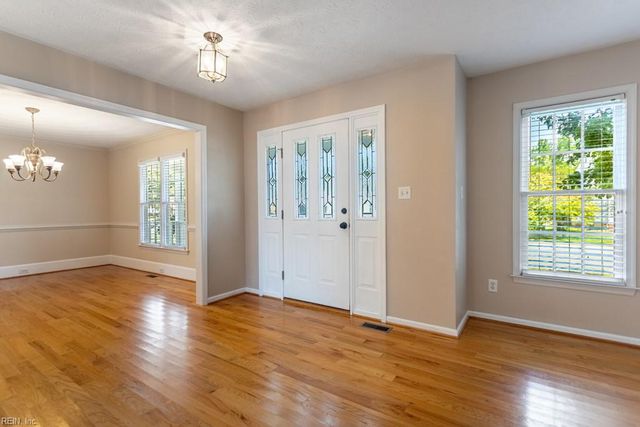 102 Jessica DR, Yorktown, VA 23693