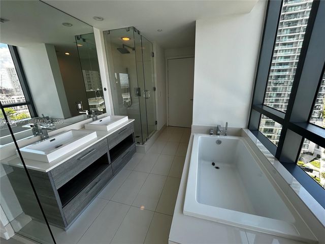 650 NE 32nd Street 1608, Miami, FL 33137