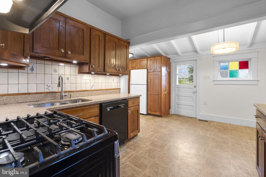 Image 13 of property listing at 9120 GLENRIDGE RD, Silver Spring, MD 20910