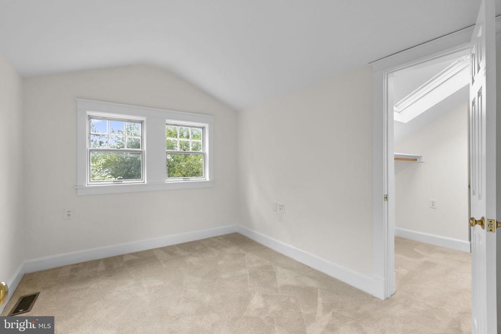 Image 34 of property listing at 9120 GLENRIDGE RD, Silver Spring, MD 20910