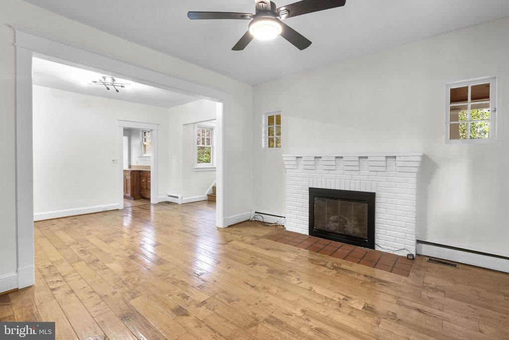 Image 5 of property listing at 9120 GLENRIDGE RD, Silver Spring, MD 20910