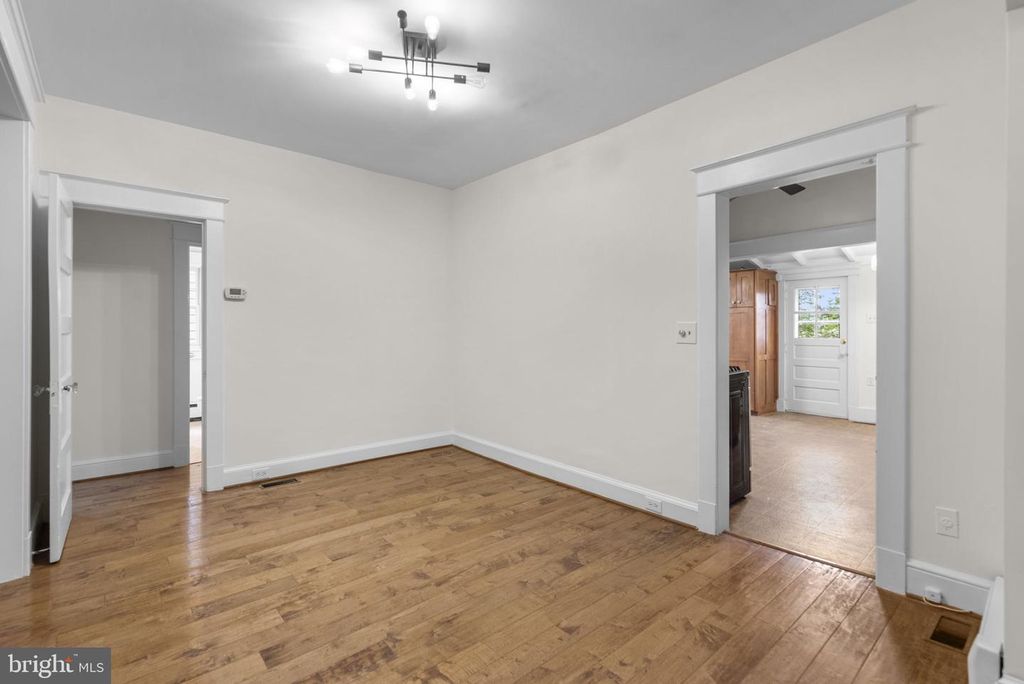 Image 9 of property listing at 9120 GLENRIDGE RD, Silver Spring, MD 20910