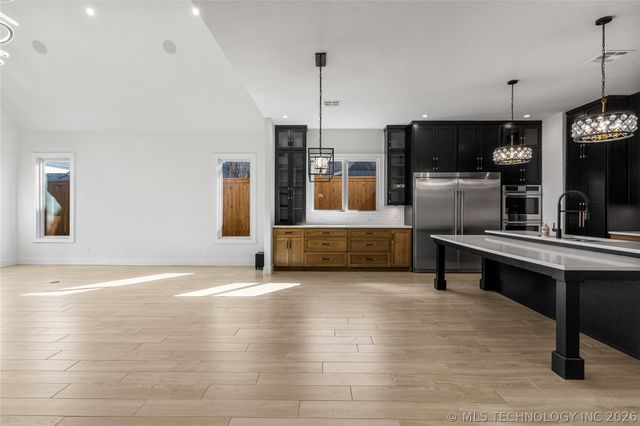 1029 E 38th Place, Tulsa, OK 74105