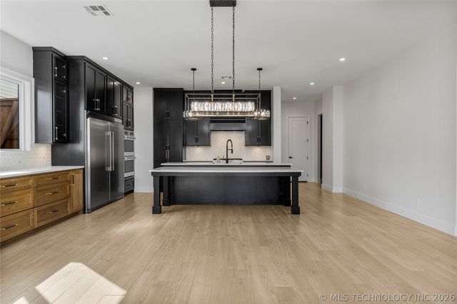 1029 E 38th Place, Tulsa, OK 74105