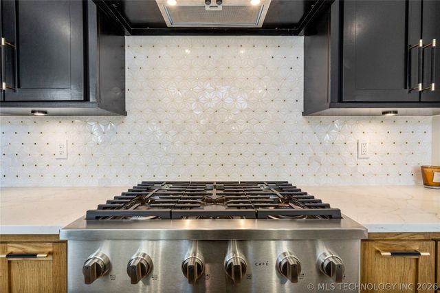 1029 E 38th Place, Tulsa, OK 74105