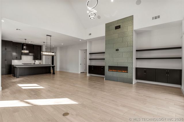 1029 E 38th Place, Tulsa, OK 74105