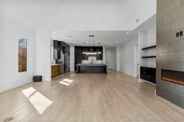 1029 E 38th Place, Tulsa, OK 74105