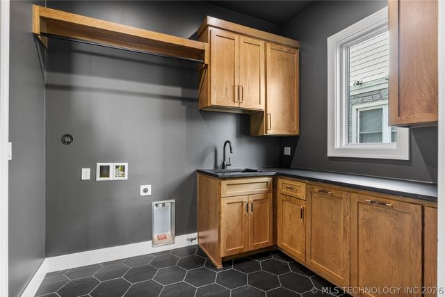 1029 E 38th Place, Tulsa, OK 74105