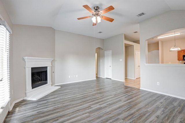 3900 Summerhill Lane, Fort Worth, TX 76244