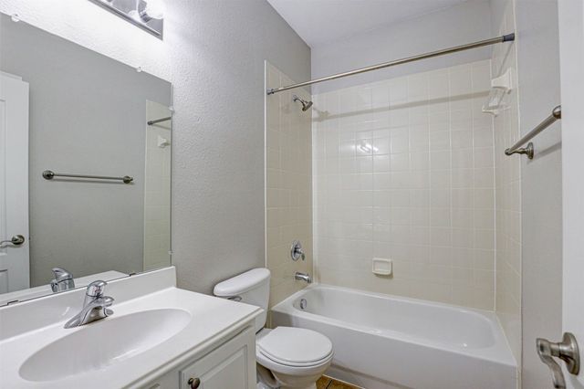 3900 Summerhill Lane, Fort Worth, TX 76244
