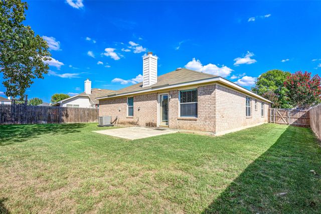 3900 Summerhill Lane, Fort Worth, TX 76244