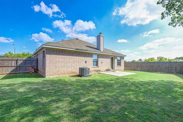 3900 Summerhill Lane, Fort Worth, TX 76244