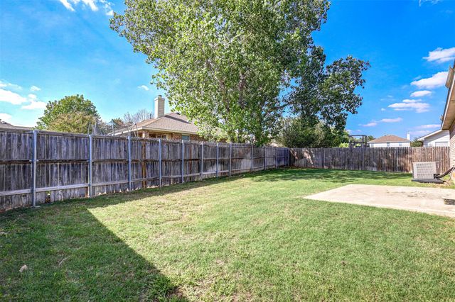 3900 Summerhill Lane, Fort Worth, TX 76244