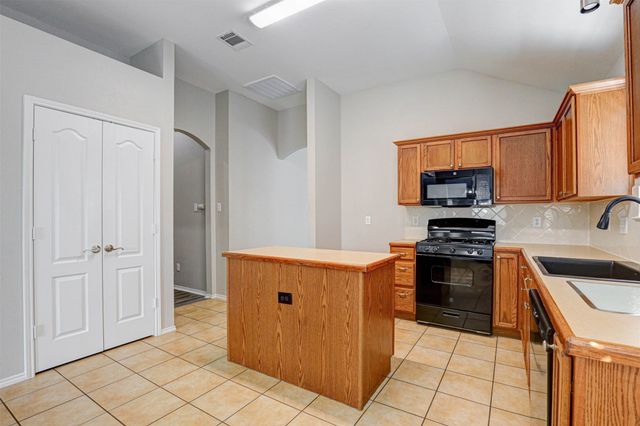 3900 Summerhill Lane, Fort Worth, TX 76244