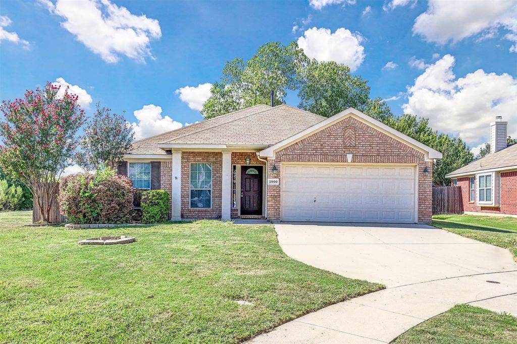 3900 Summerhill Lane, Fort Worth, TX 76244
