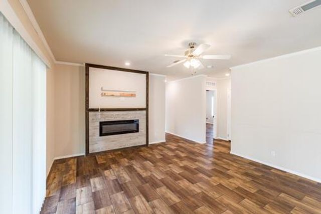 248 Wilbarger Creek DR, Elgin, TX 78621