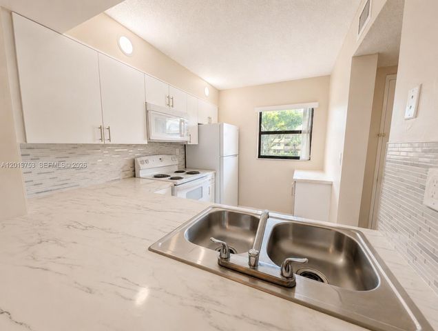 3410 Foxcroft Rd 206, Miramar, FL 33025