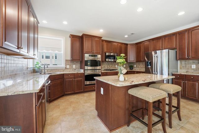 13060 QUEEN CHAPEL RD, Woodbridge, VA 22193