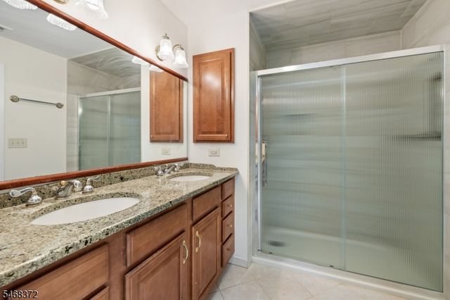 9 Fieldhedge Dr, Hillsborough Twp., NJ 08844