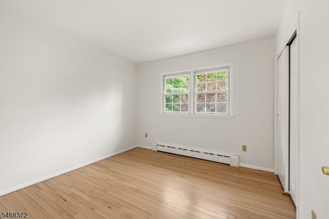 9 Fieldhedge Dr, Hillsborough Twp., NJ 08844