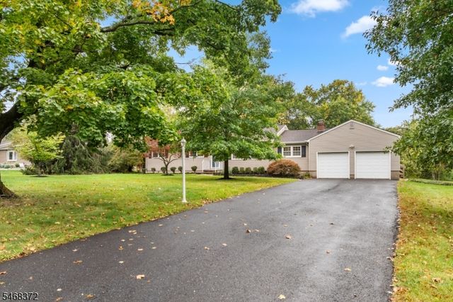 9 Fieldhedge Dr, Hillsborough Twp., NJ 08844