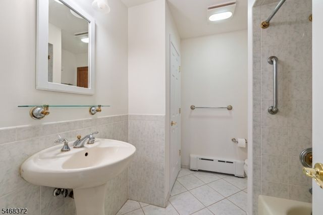 9 Fieldhedge Dr, Hillsborough Twp., NJ 08844