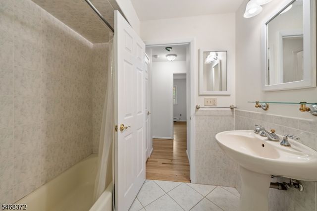 9 Fieldhedge Dr, Hillsborough Twp., NJ 08844