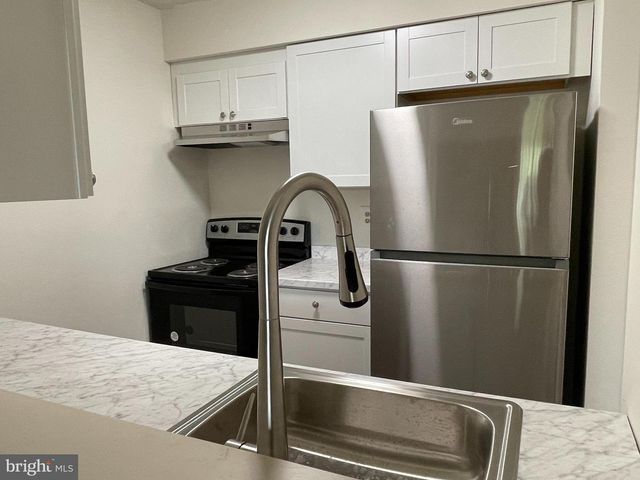 1216 RAVENS CREST DR, Plainsboro, NJ 08536