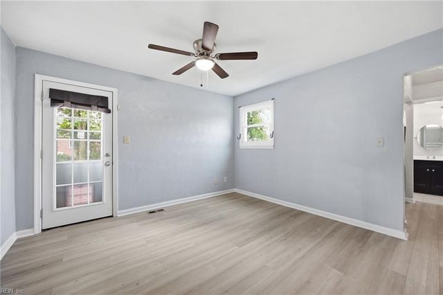 4813 Lonewillow LN, Virginia Beach, VA 23455