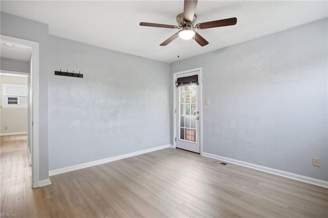 4813 Lonewillow LN, Virginia Beach, VA 23455