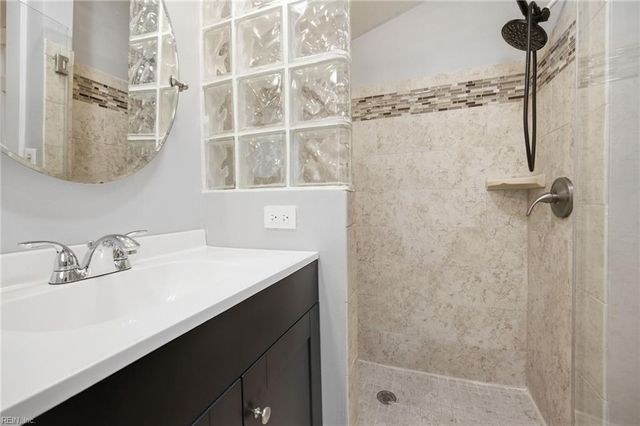4813 Lonewillow LN, Virginia Beach, VA 23455