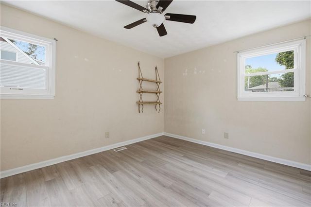 4813 Lonewillow LN, Virginia Beach, VA 23455