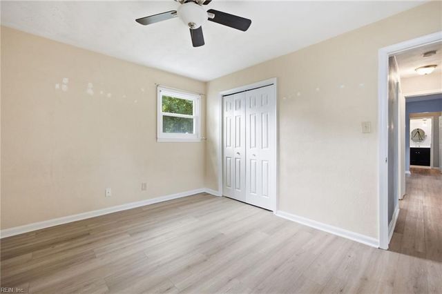 4813 Lonewillow LN, Virginia Beach, VA 23455