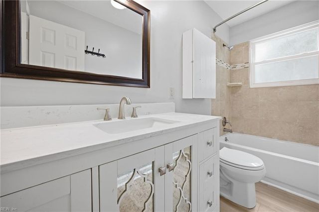 4813 Lonewillow LN, Virginia Beach, VA 23455