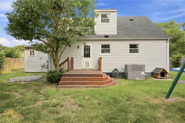 4813 Lonewillow LN, Virginia Beach, VA 23455