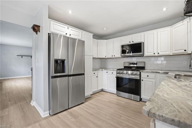 4813 Lonewillow LN, Virginia Beach, VA 23455