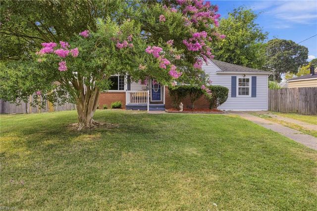 4813 Lonewillow LN, Virginia Beach, VA 23455