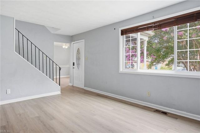 4813 Lonewillow LN, Virginia Beach, VA 23455