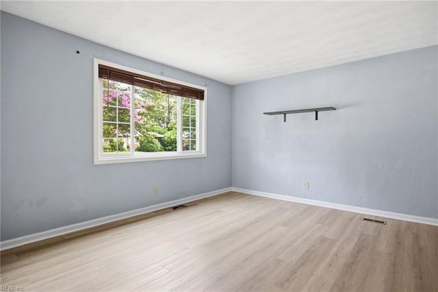 4813 Lonewillow LN, Virginia Beach, VA 23455
