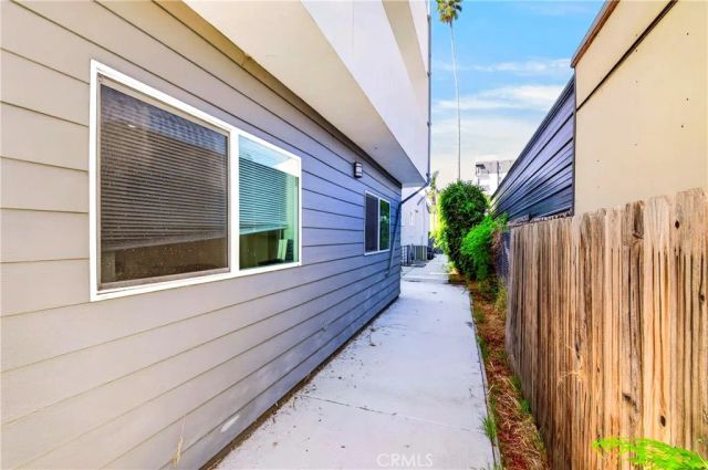 1302 W 35th, Los Angeles, CA 90007