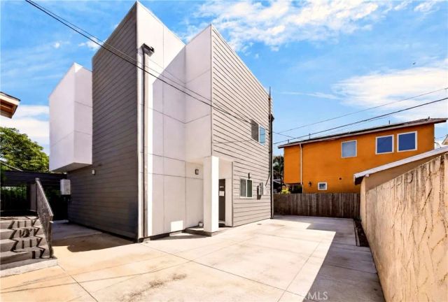 1302 W 35th, Los Angeles, CA 90007