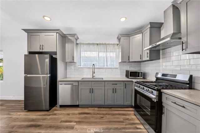 1302 W 35th, Los Angeles, CA 90007