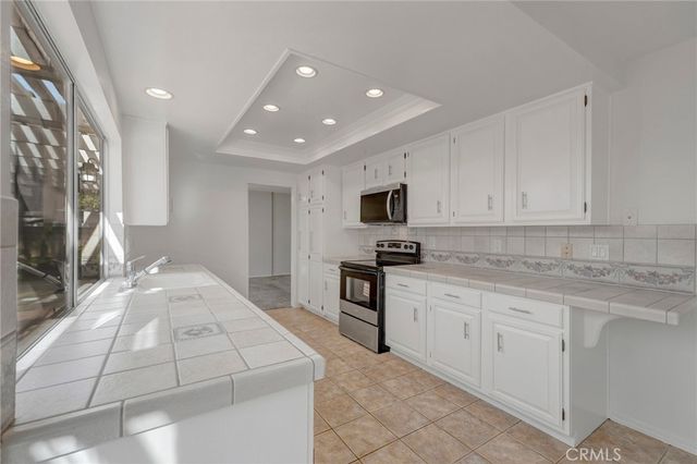 3812 Salem, Irvine, CA 92614