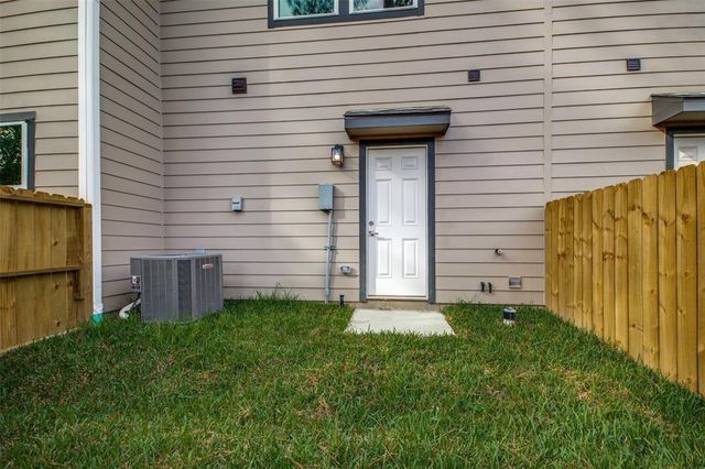 5262 Ella Boulevard 108, Houston, TX 77018