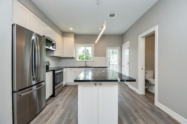 5262 Ella Boulevard 108, Houston, TX 77018