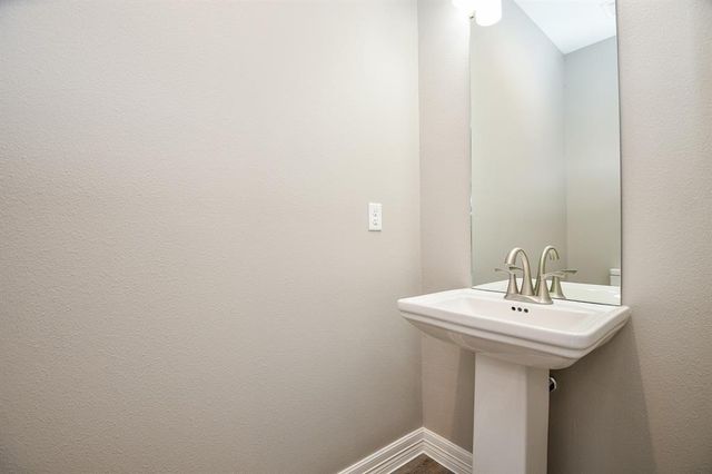 5262 Ella Boulevard 108, Houston, TX 77018