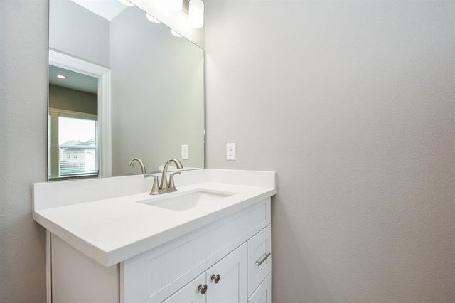 5262 Ella Boulevard 108, Houston, TX 77018