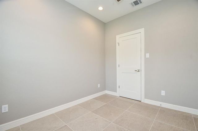 5262 Ella Boulevard 108, Houston, TX 77018