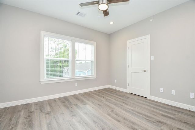 5262 Ella Boulevard 108, Houston, TX 77018