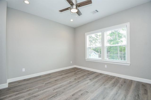 5262 Ella Boulevard 108, Houston, TX 77018